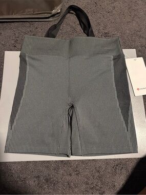 LuLuLemon Women's Gray Ribbed High-Rise Bike Shorts 6”